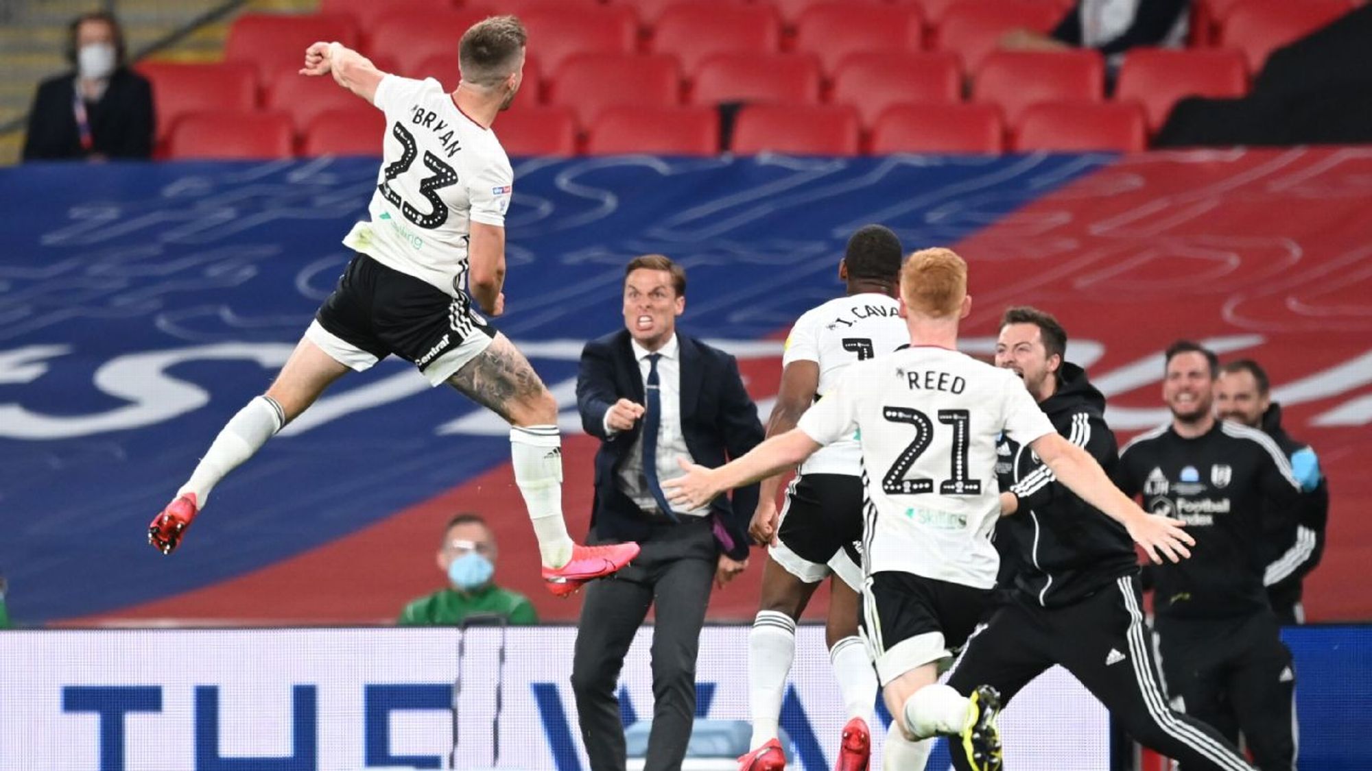 逐奖杯和荣 逐奖杯和荣